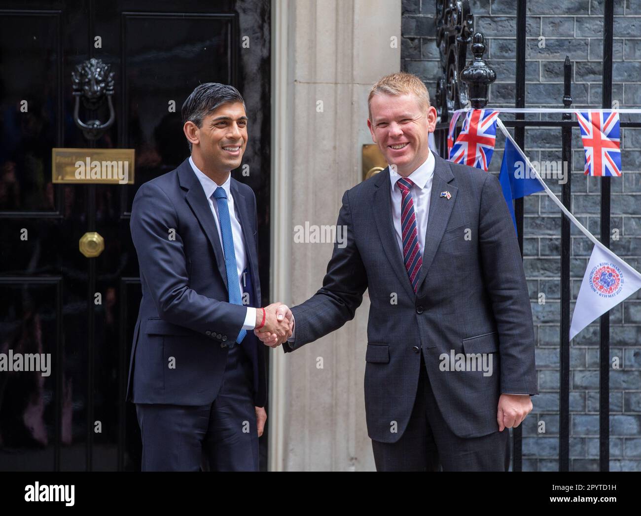 London, England, Großbritannien. 5. Mai 2023. Der britische Premierminister RISHI SUNAK begrüßt den neuseeländischen Premierminister CHRIS HIPKINS in der Downing Street 10. (Kreditbild: © Tayfun Salci/ZUMA Press Wire) NUR REDAKTIONELLE VERWENDUNG! Nicht für den kommerziellen GEBRAUCH! Stockfoto