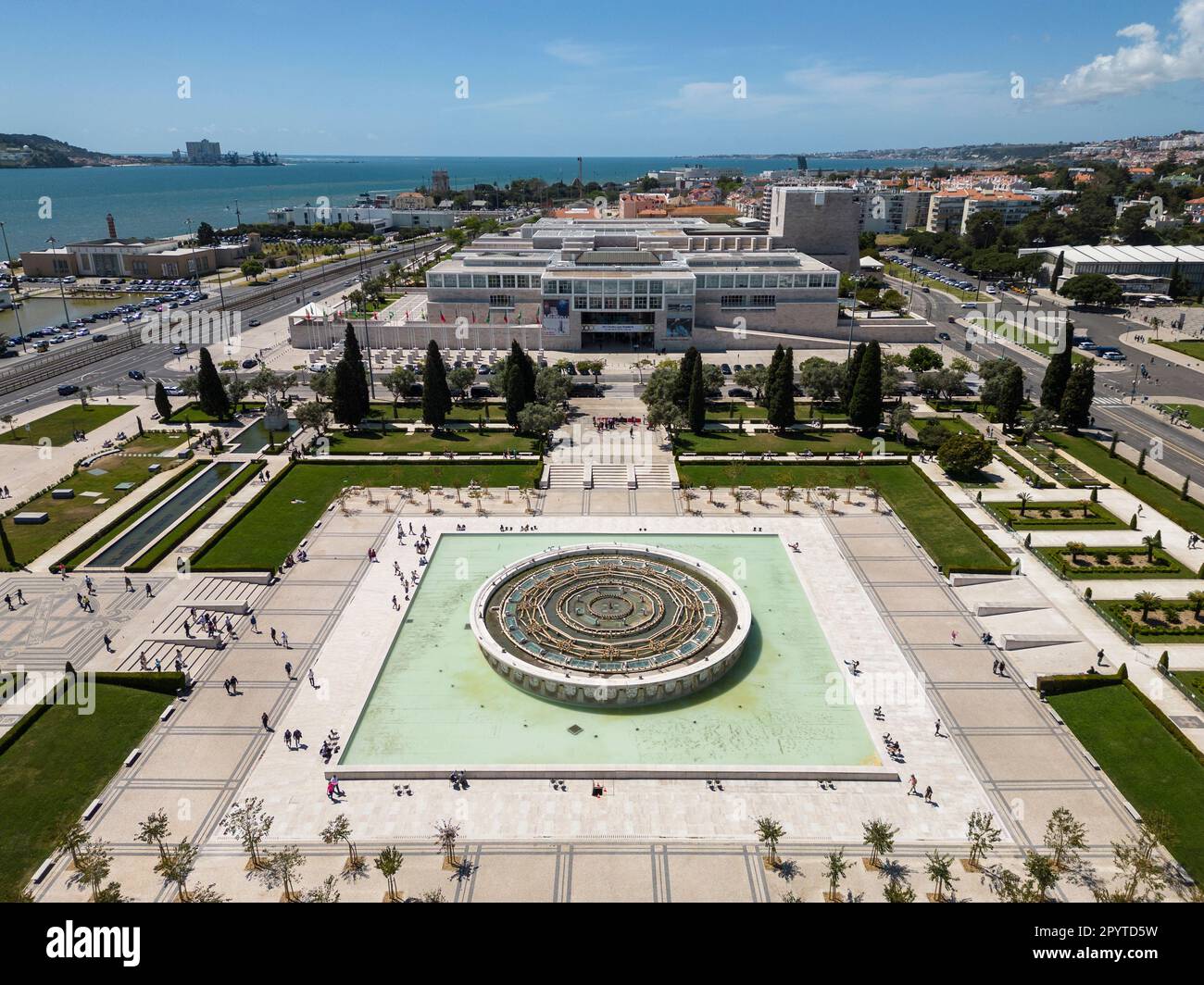 Wunderschöner Blick auf den Garten und das CCB-Museum (Centro Cultural de BelÃ) Stockfoto