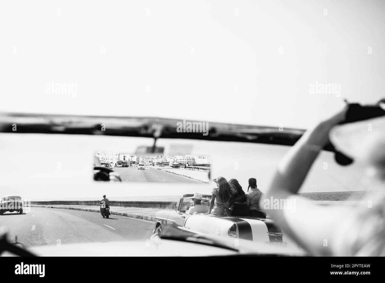 Fahrt im Oldtimer in Kuba Stockfoto