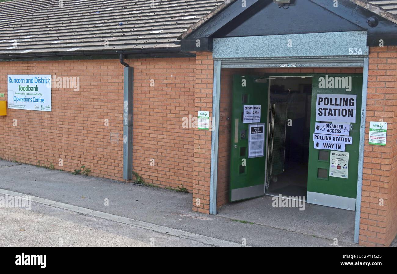 Eingangstür, Runcorn und District foodbank, Operations Centre,53a Russell Rd, Runcorn, Halton, Cheshire, England, UK, WA7 4BH Stockfoto