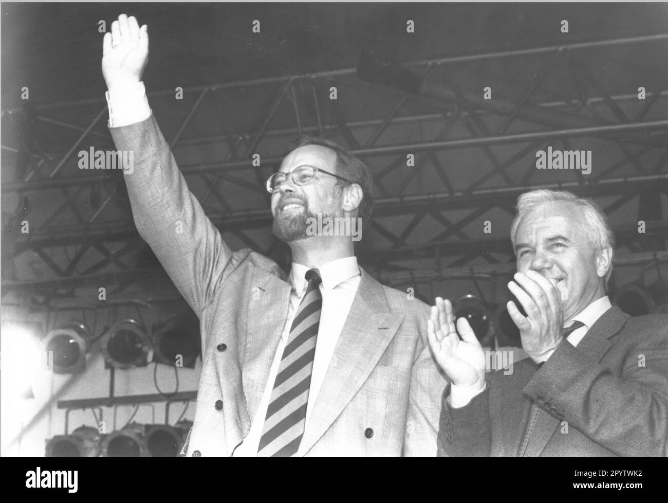 Bundesvorsitzender der SPD Rudolf Scharping während eines Wahlkampfauftritts auf dem Luisenplatz von Potsdam. SPD-Party. Wahlen.Statuswahlen. Politik. Foto: MAZ/Michael Hübner, 20.08.1994 [automatisierte Übersetzung] Stockfoto