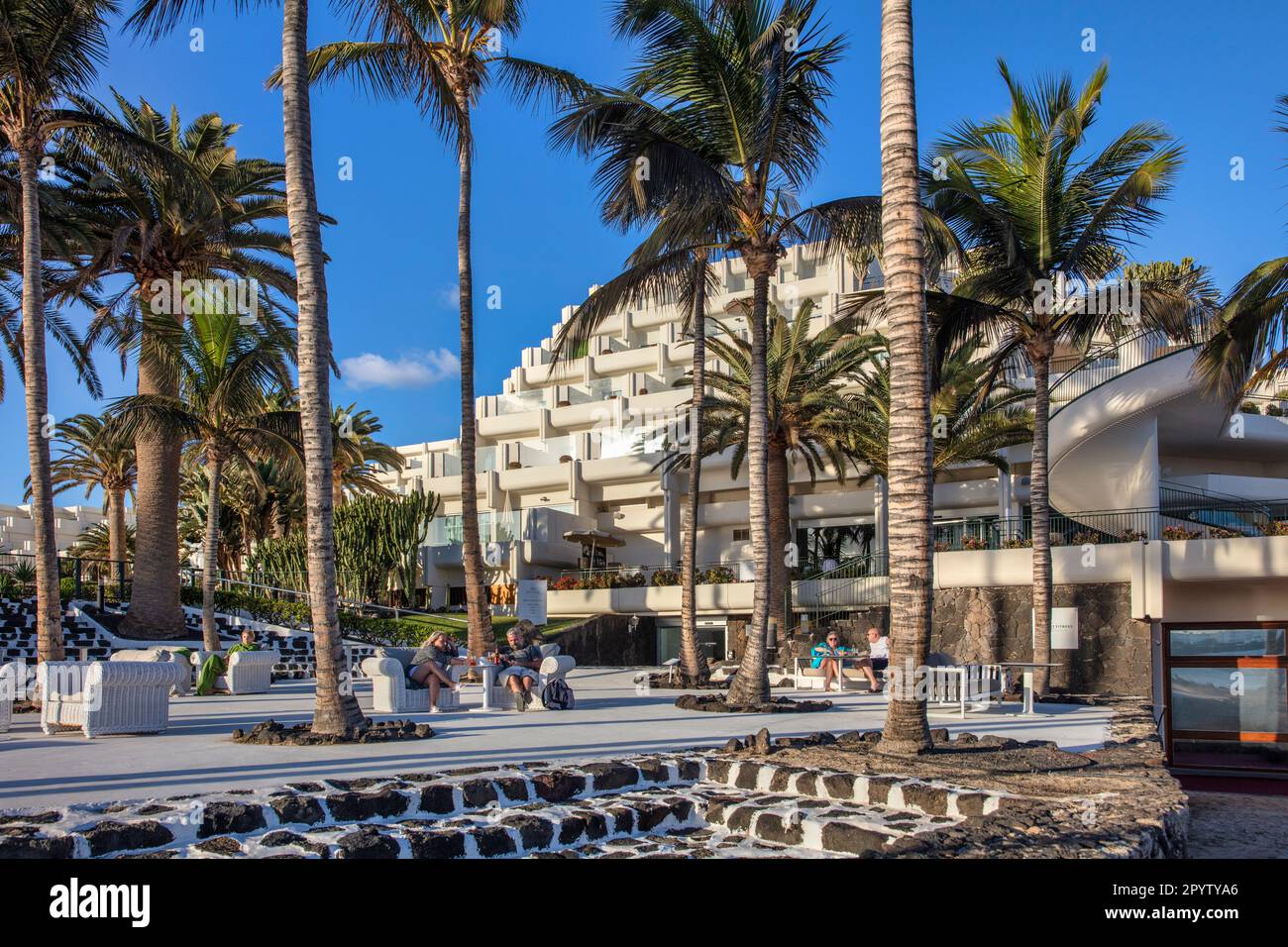 Spanien, Kanarische Inseln, Lanzarote. Costa Teguise. Das Hotel Gran Melia Salinas wurde nach dem Vorbild von Cesar Manrique gestaltet. Stockfoto