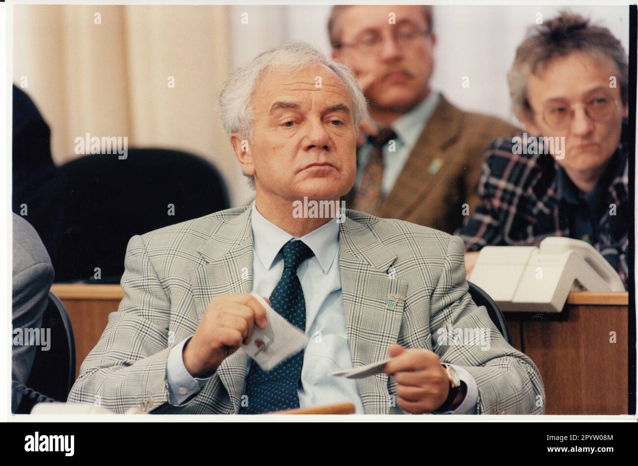 Regierungserklärung von Ministerpräsident Manfred Stolpe zur Fusion Berlin-Brandenburg.EPPD. Staatliche Fusion. bundesstaaten. Landtag. Foto: MAZ/Bernd Gartenschläger, 24.04.1996 [automatisierte Übersetzung] Stockfoto