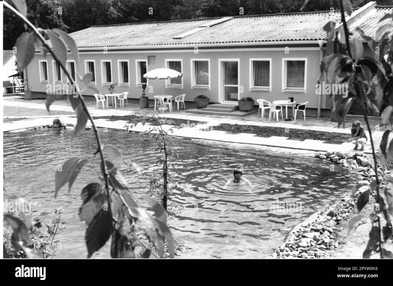 Die Pension 'Relax' wurde in Kähnsdorf auf dem Gelände des ehemaligen Ferienlagers Stadtentsorgung Potsdam eröffnet. Foto: MAZ/Christel Köster, 17.07.1995 [maschinelle Übersetzung]“ Stockfoto