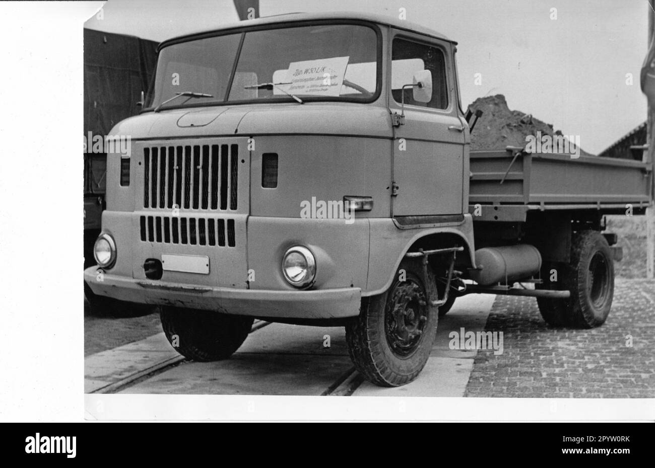 Der im Automobilwerk Ludwigsfelde.Vehicles.GDR-Operations hergestellte Lkw W 50 L/K. Foto: MAZ/Leon Schmidtke, Ende 60s, Anfang 70s. [Maschinelle Übersetzung] Stockfoto