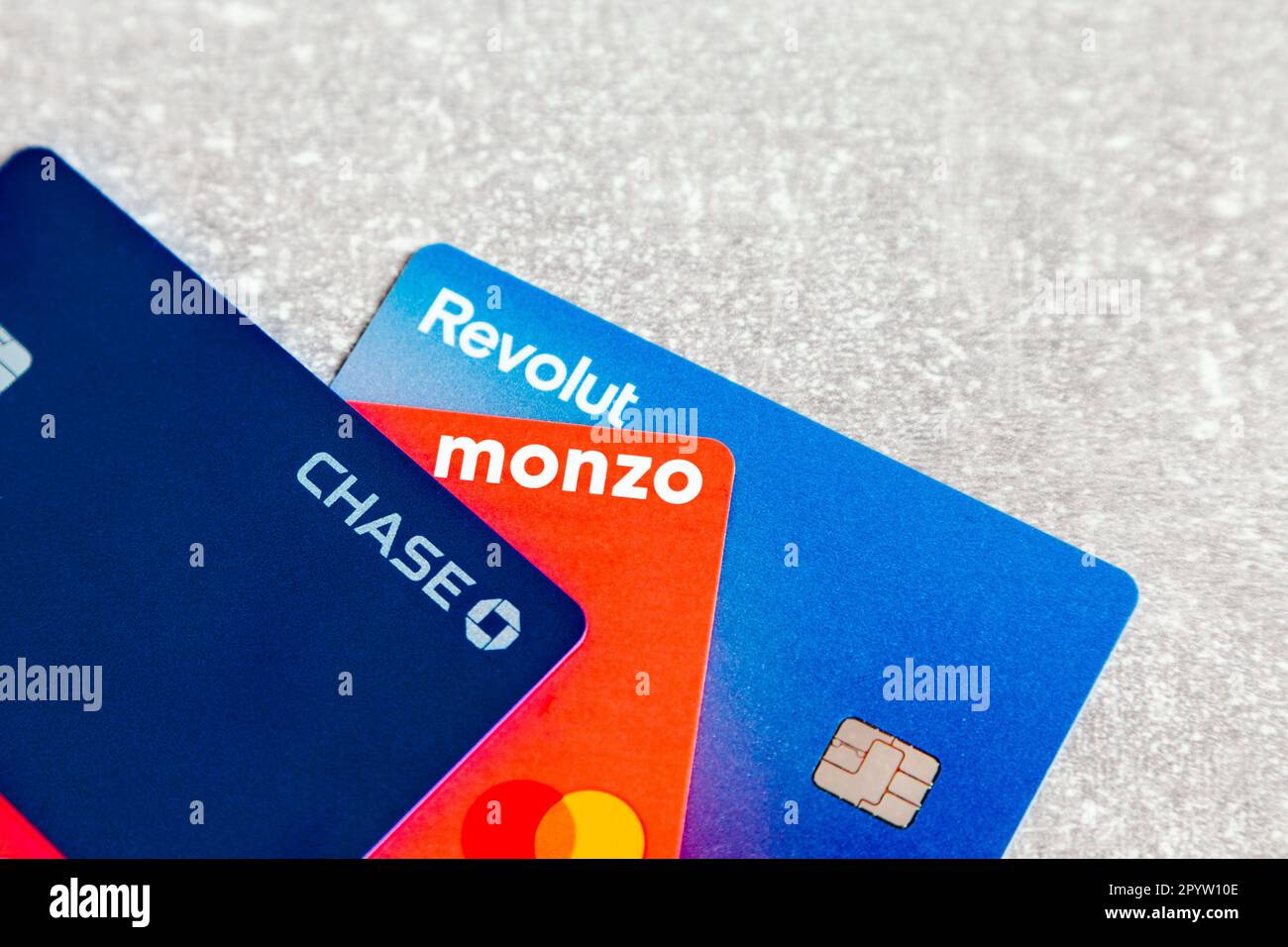 Revolut, Monzo und Chase Bankkarten Stockfoto
