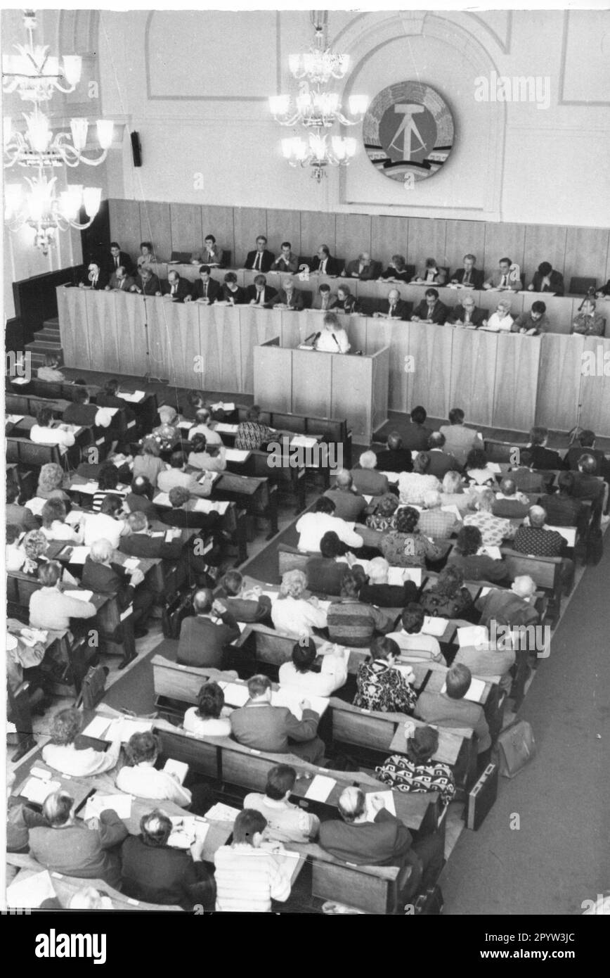 Potsdamer Gemeinderat des Bezirks Potsdam der DDR im Sitzungssaal Heinrich-Mann-Allee parlamentsverwaltung am 20.11.1989. Turnaround Time Foto: MAZ/Christel Köster [automatisierte Übersetzung] Stockfoto