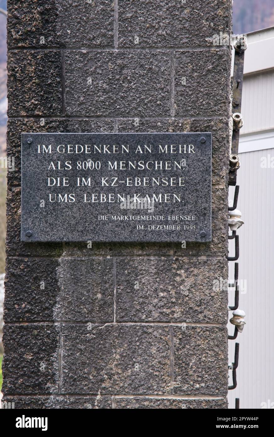 Ebensee, Österreich - 24. April 2023: Ebensee war ein Unterlager des Konzentrationslagers Mauthausen, das von der SS errichtet wurde, um Tunnel für die Lagerung von Rüstungsgütern zu bauen Stockfoto