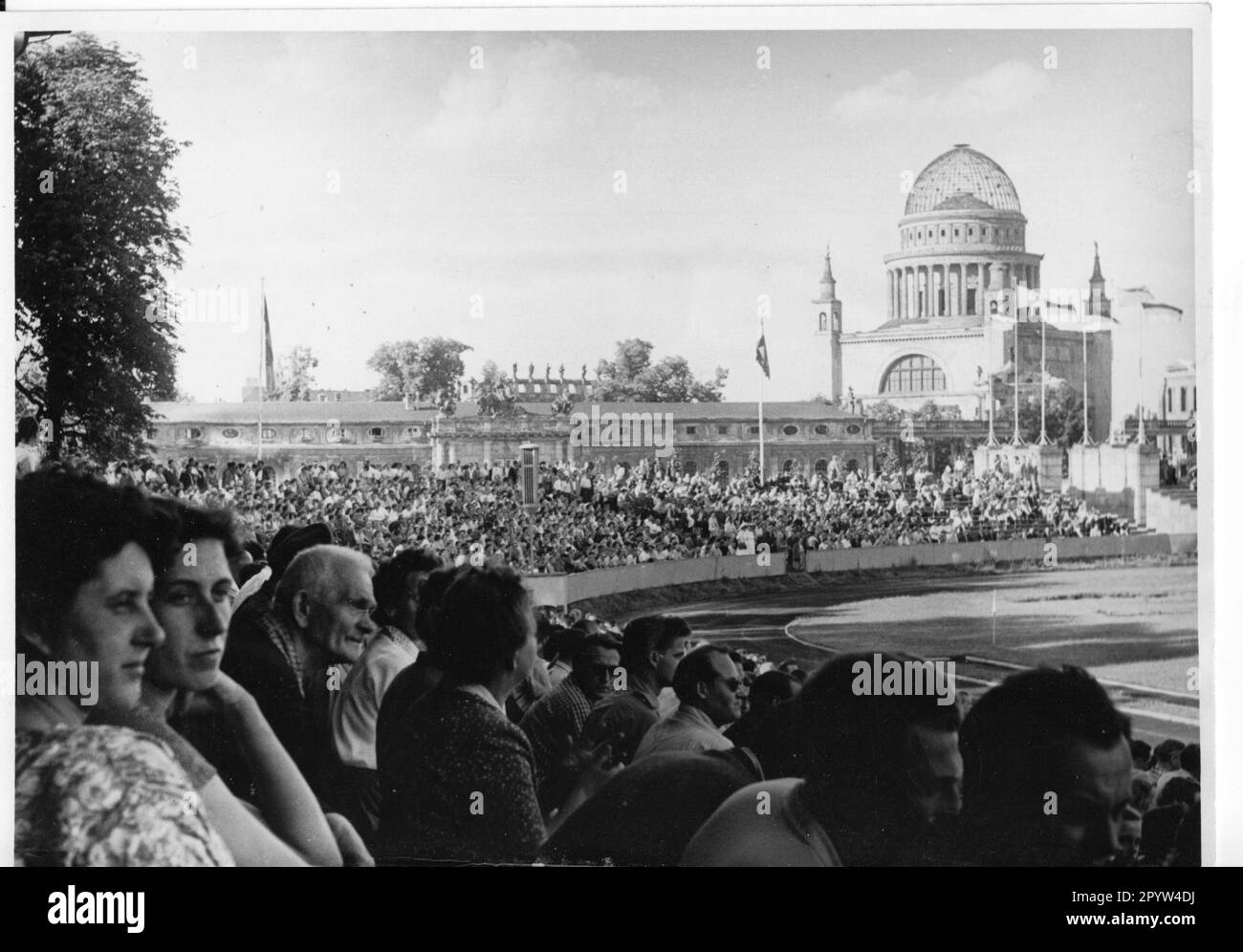 "Potsdam 19. Juni 1957 Rallye im Stadion 'Ernst Thälmann' im Lustgarten