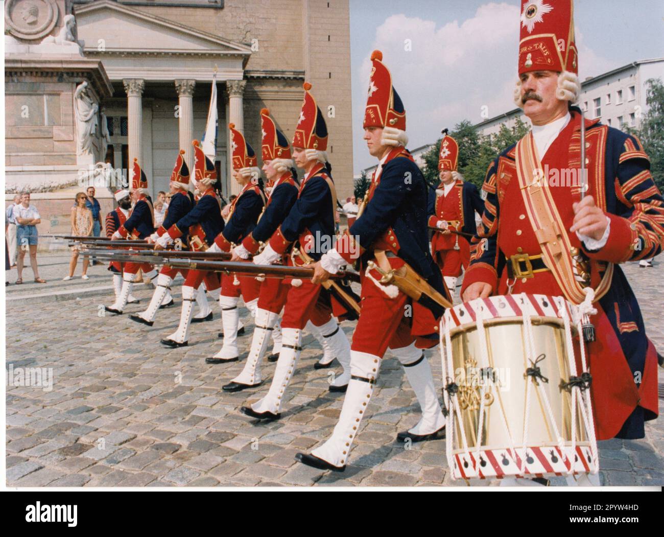 Potsdam Alter Markt Parade Long Guys Preußische Uniformen Trommelschritt August 1995 Foto: MAZ/Christel Köster [maschinelle Übersetzung] Stockfoto