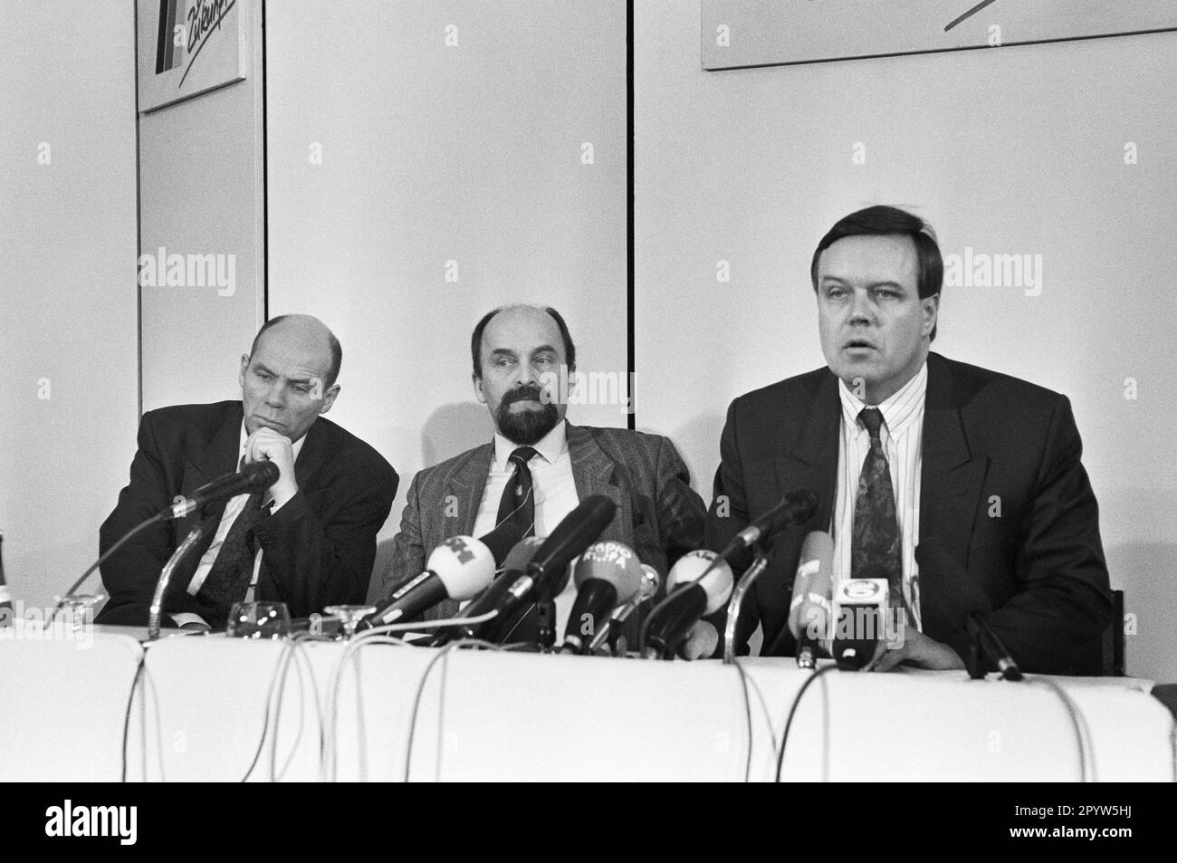politik-cdu-pressekonferenz-pressekonferenz-querformat-fotos-und