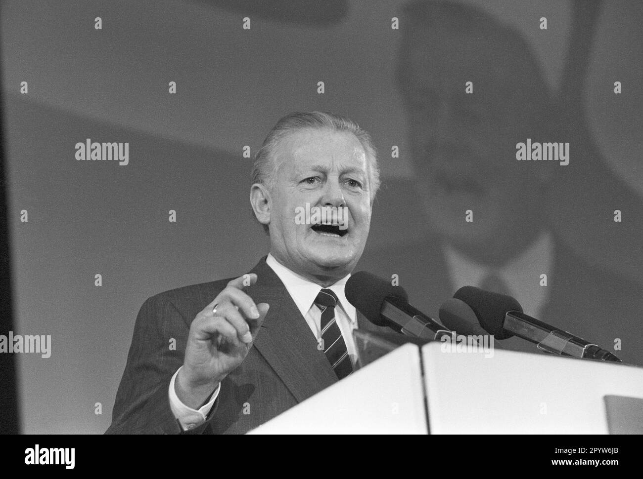 Deutschland, München, 23.11.1991. Archiv: 30.-28-08 CSU Parteikongress Foto: Max Streibl, Bayerischer Landespräsident [maschinelle Übersetzung] Stockfoto