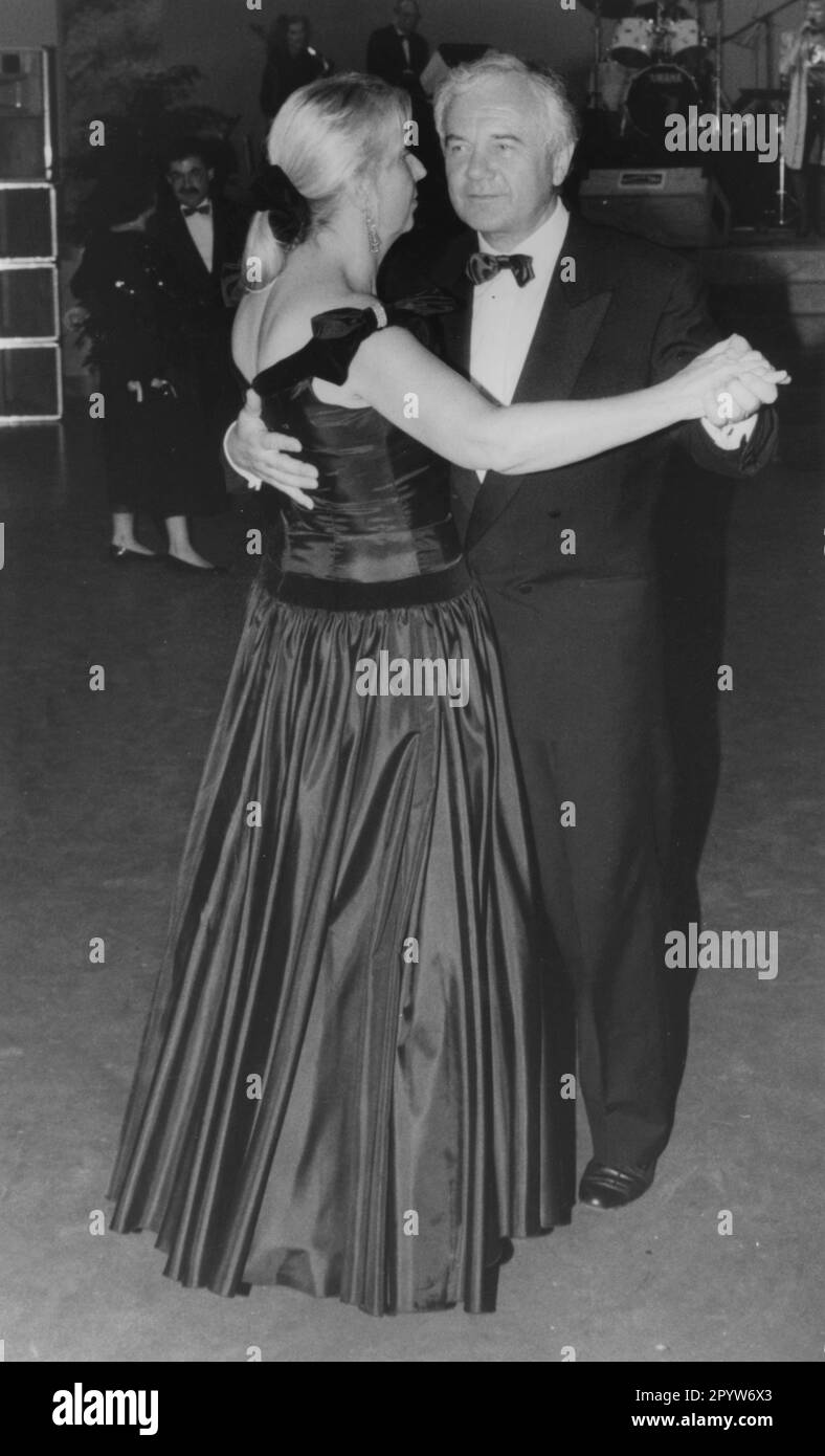 Manfred Stolpe, deutscher Politiker, Ministerpräsident Brandenburgs. Hier mit Frau Ingrid, die auf dem 2. State Press Ball tanzt. Foto: MAZ/Michael Hübner. [Maschinelle Übersetzung] Stockfoto