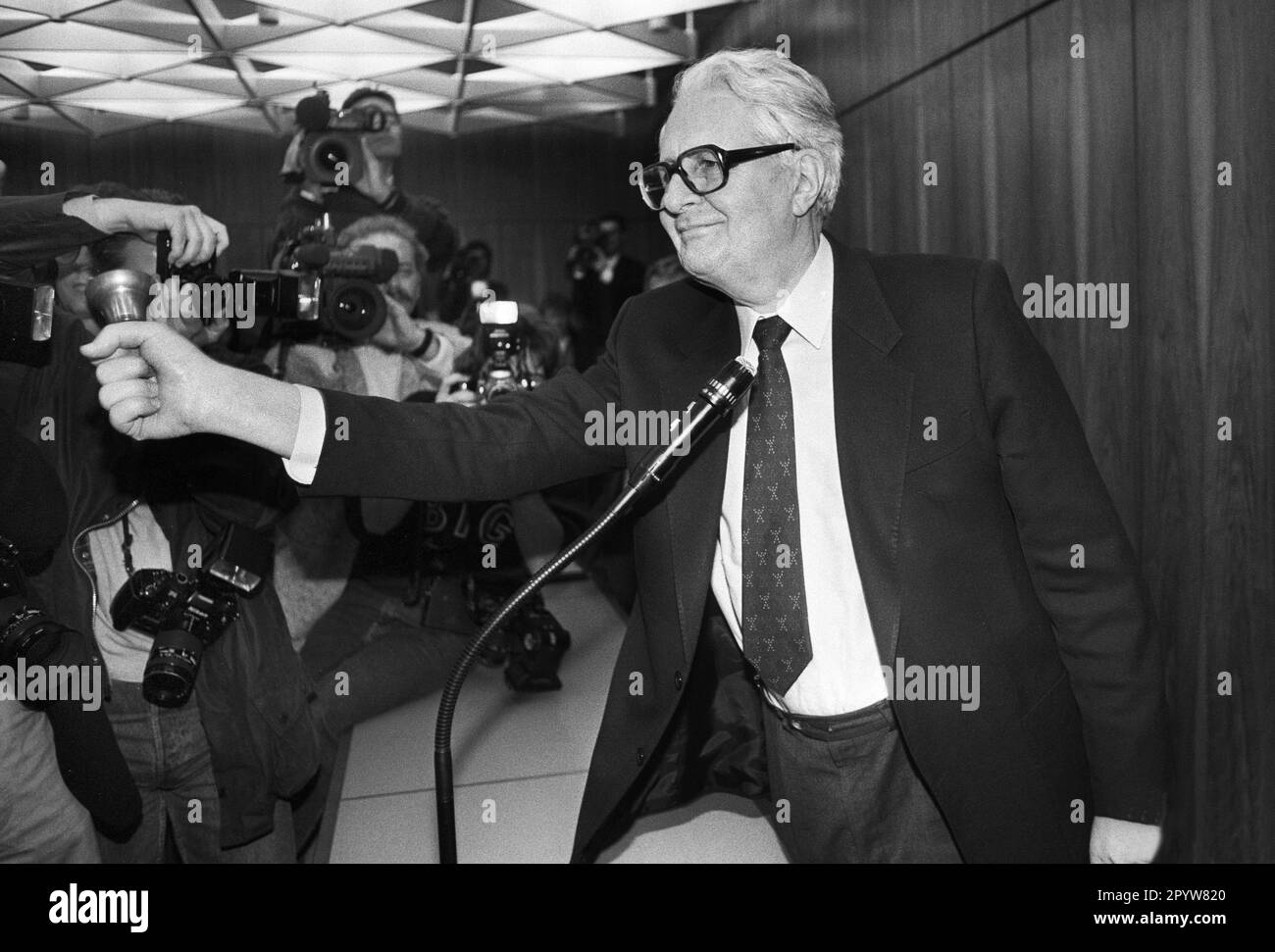 Deutschland, Bonn, 12.11.1991. Archiv: 29.-73-22. Sitzung der SPD-Fraktion Foto: Vorsitzender der SPD-Fraktion Hans-Jochen Vogel [automatisierte Übersetzung] Stockfoto
