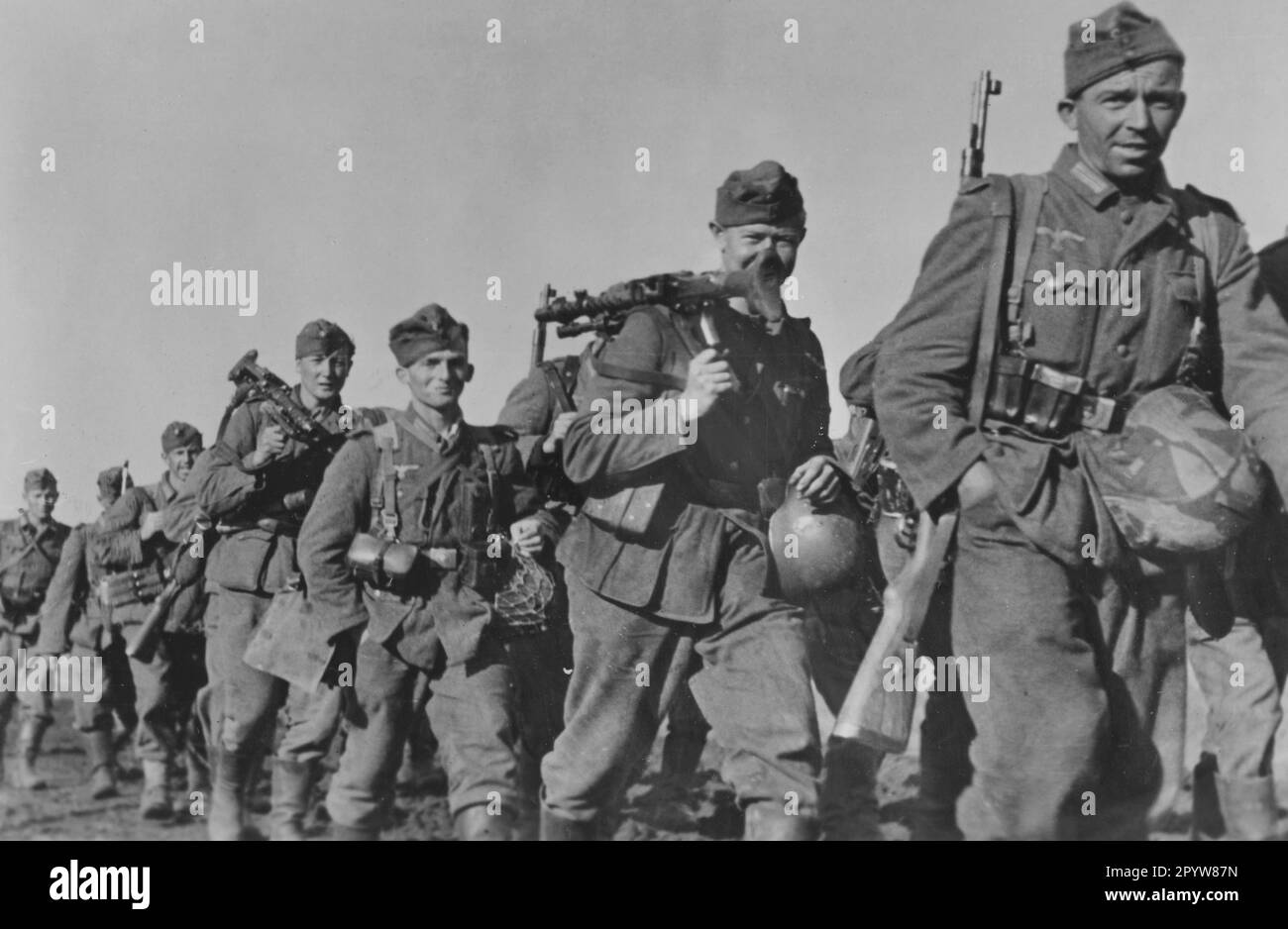 Infanteristen während der Verteidigungskämpfe im südlichen Teil der Ostfront am Dnjepr. Foto: Dauscher. [Maschinelle Übersetzung] Stockfoto