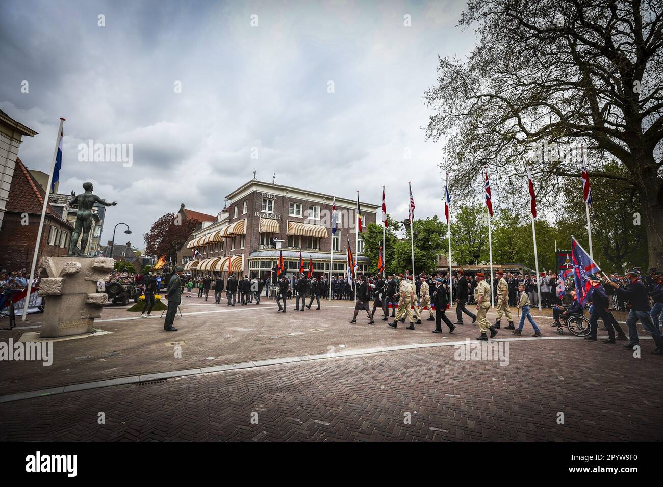 WAGENINGEN - atmosphärisches Bild während der jährlichen Befreiung in Wageningen als Tribut an die Befreier. Während der Zerstörung gehen Veteranen und Militärerben zum Befreiungstag. ANP VINCENT JANNINK niederlande raus - belgien raus Stockfoto