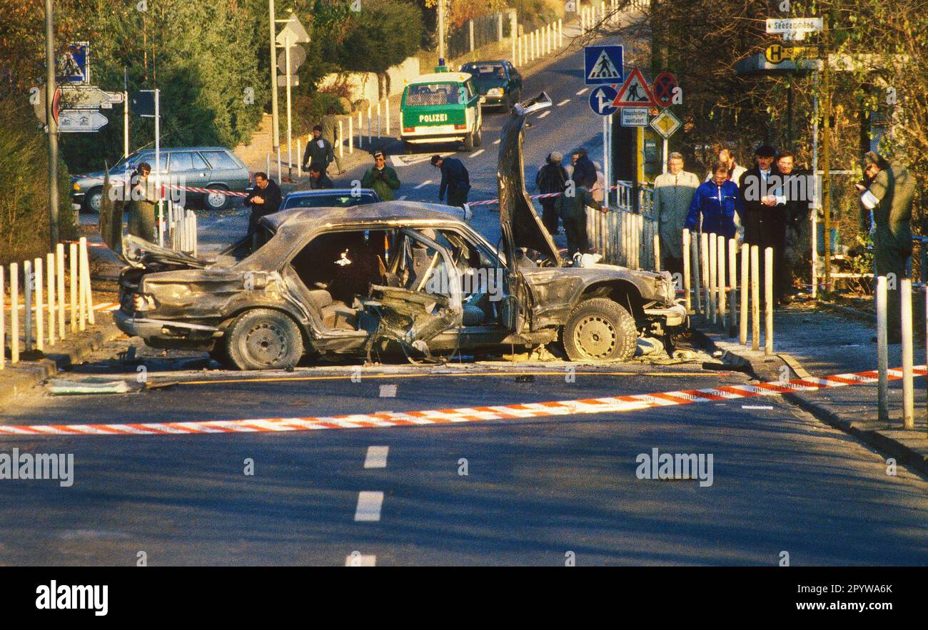 Deutschland, Bad Homburg, 30.11.1989 Ermordung von Alfred Herrhausen Photo: Das zerstörte Auto von Alfred Herrhausen, deutscher Bankmanager und Vorstandsvorsitzender der Deutschen Bank. [Maschinelle Übersetzung] Stockfoto