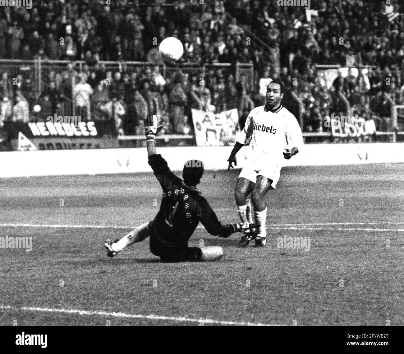 Runde der Europapokalsieger 16: Borussia Mönchengladbach - AEK Athen 4:1/19.10.1995. Nur für journalistische Zwecke! Nur zur redaktionellen Verwendung! [Maschinelle Übersetzung] Stockfoto