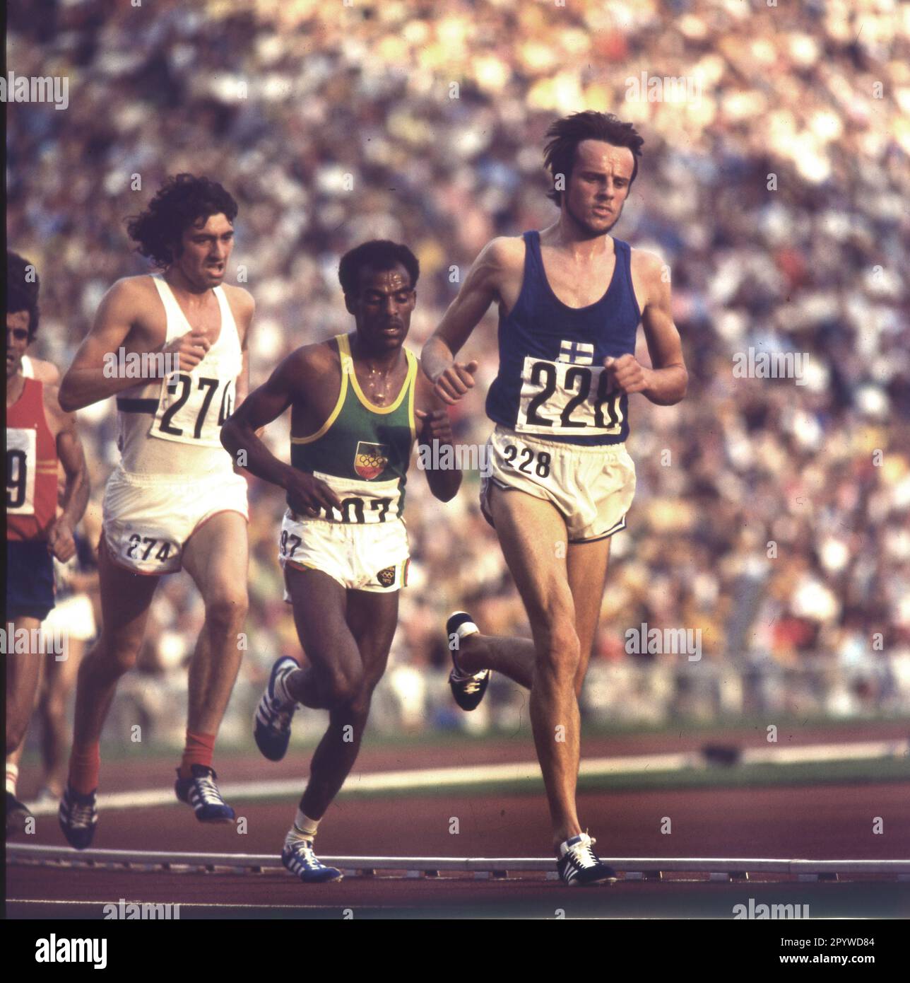 Olympische Spiele München 1972: 10 000m: In Führung: Lasse Viren (FIN) vor Miruts Yifter (Äthiopien) und Dave Bedford (GBR) 03.09.1972. [Maschinelle Übersetzung] Stockfoto