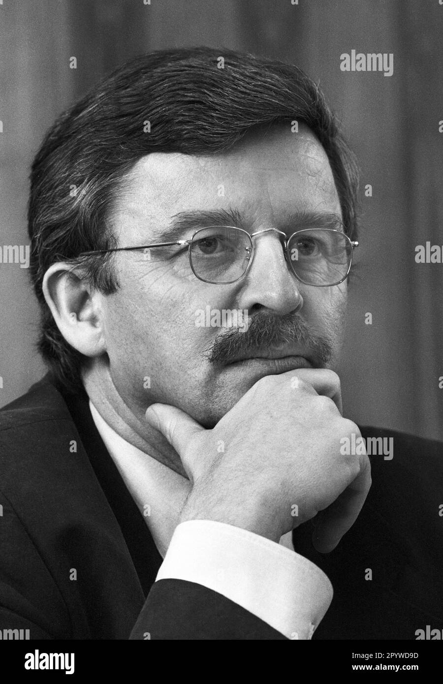 Deutschland, Bonn, 08.03.1991 Archiv-Nr.: 25-69-28 Pressekonferenz Bundesminister Foto: Bundesminister für Wirtschaft Juergen Moellemann [automatisierte Übersetzung] Stockfoto