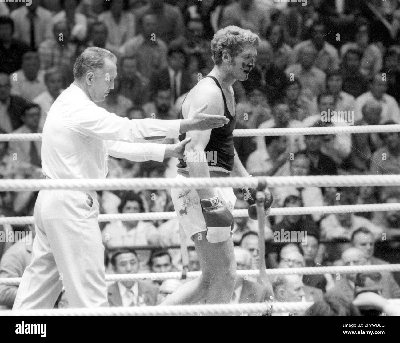 Olympische Spiele, München 1972 Boxen, Schwergewicht, Halbfinale, Olympiasieger Teofilo Stevenson (Kuba) gegen Peter Hussing (BRD). Hussing verliert mit KO und Bleeds 08.09.1972 [maschinelle Übersetzung] Stockfoto