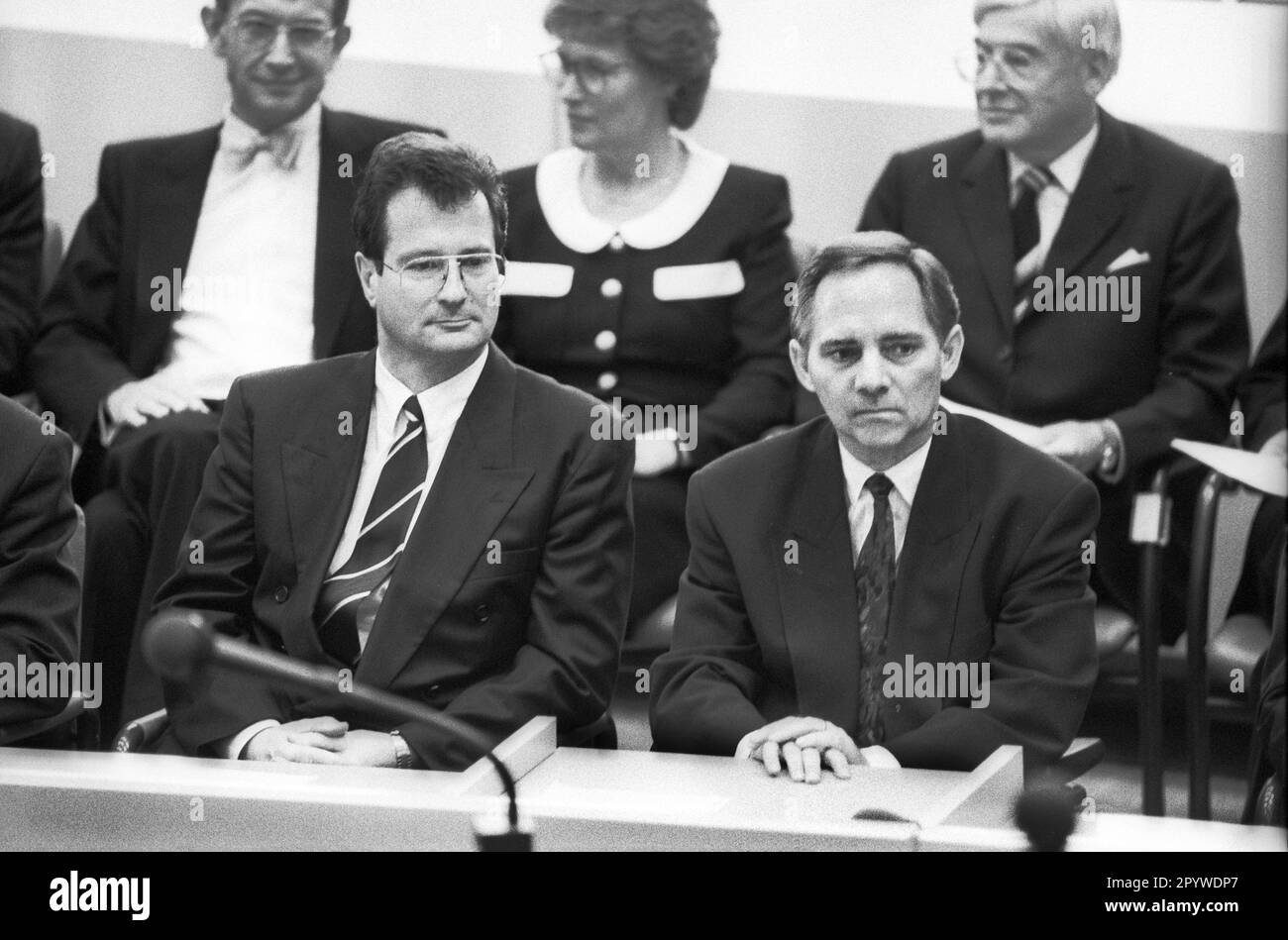 Deutschland, Bonn 18.01.1991 Archivnr.: 24-47-06 Vereidigung der Bundesminister im Bundestagsfoto: Von links nach rechts: Heinz Riesenhuber, Klaus Kinkel, Irmgard Adam-Schwaetzer, Wolfgang Schaeuble und Christian Schwarz-Schilling [automatisierte Übersetzung] Stockfoto