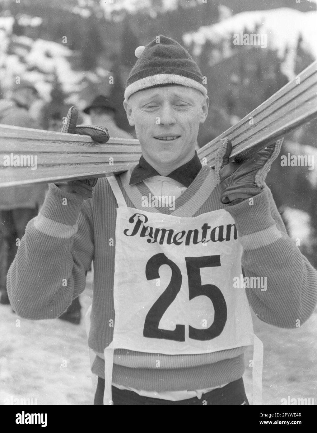 Skispringen: Four Hills Tournament 1959/60 in Garmisch-Partenkirchen auf der 01.01.1960. Porträt von Inge Lindqvist (SWE). [Maschinelle Übersetzung] Stockfoto