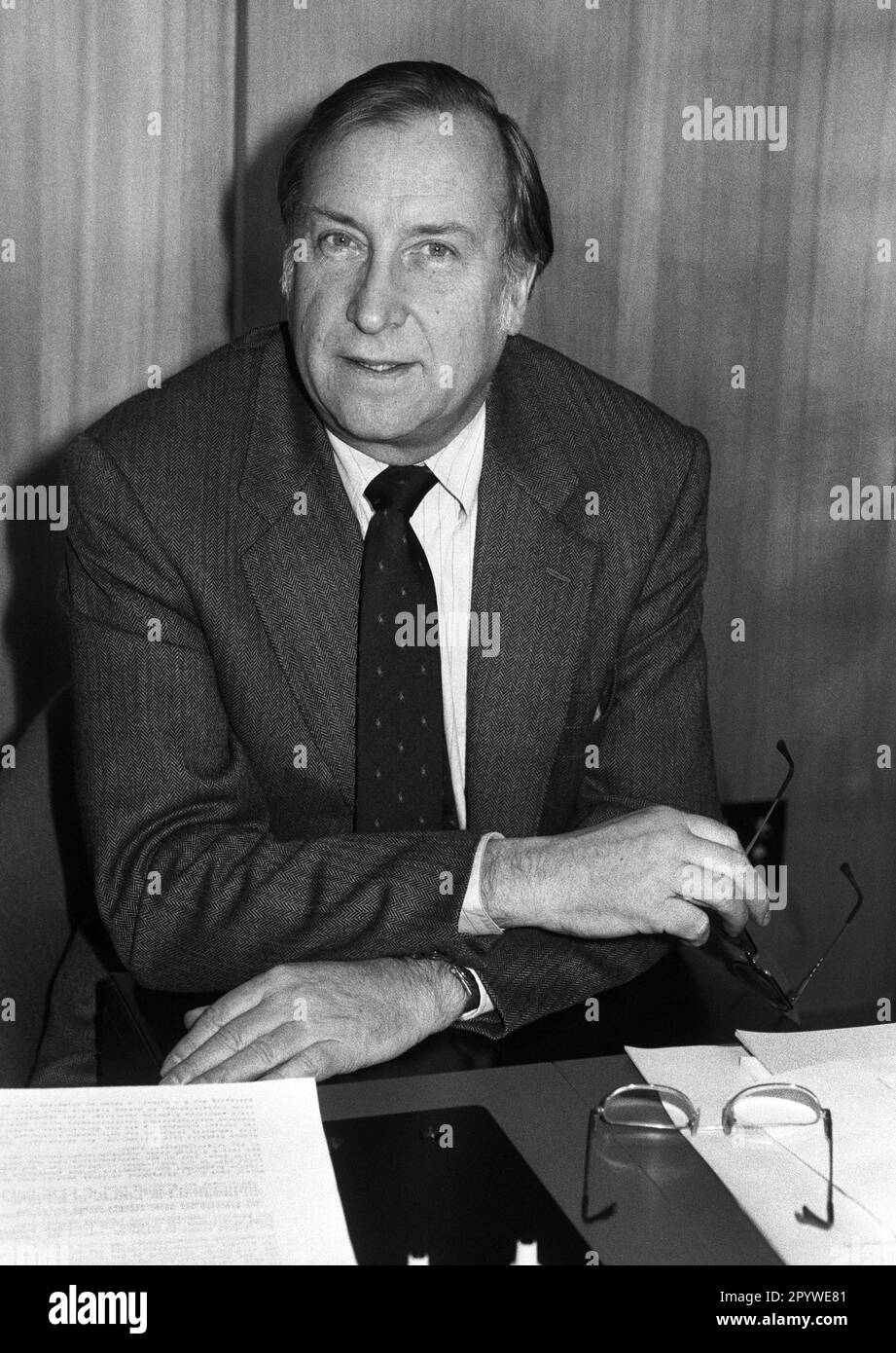 Deutschland, Bonn, 20.11.1990. Archiv Nr.: 23-21-23 Unternehmergespräch im Bundesministerium für Wirtschaft Foto: Detlev-Carstens Rohwedder, Präsident der Treuhand-Anstalt [automatisierte Übersetzung] Stockfoto