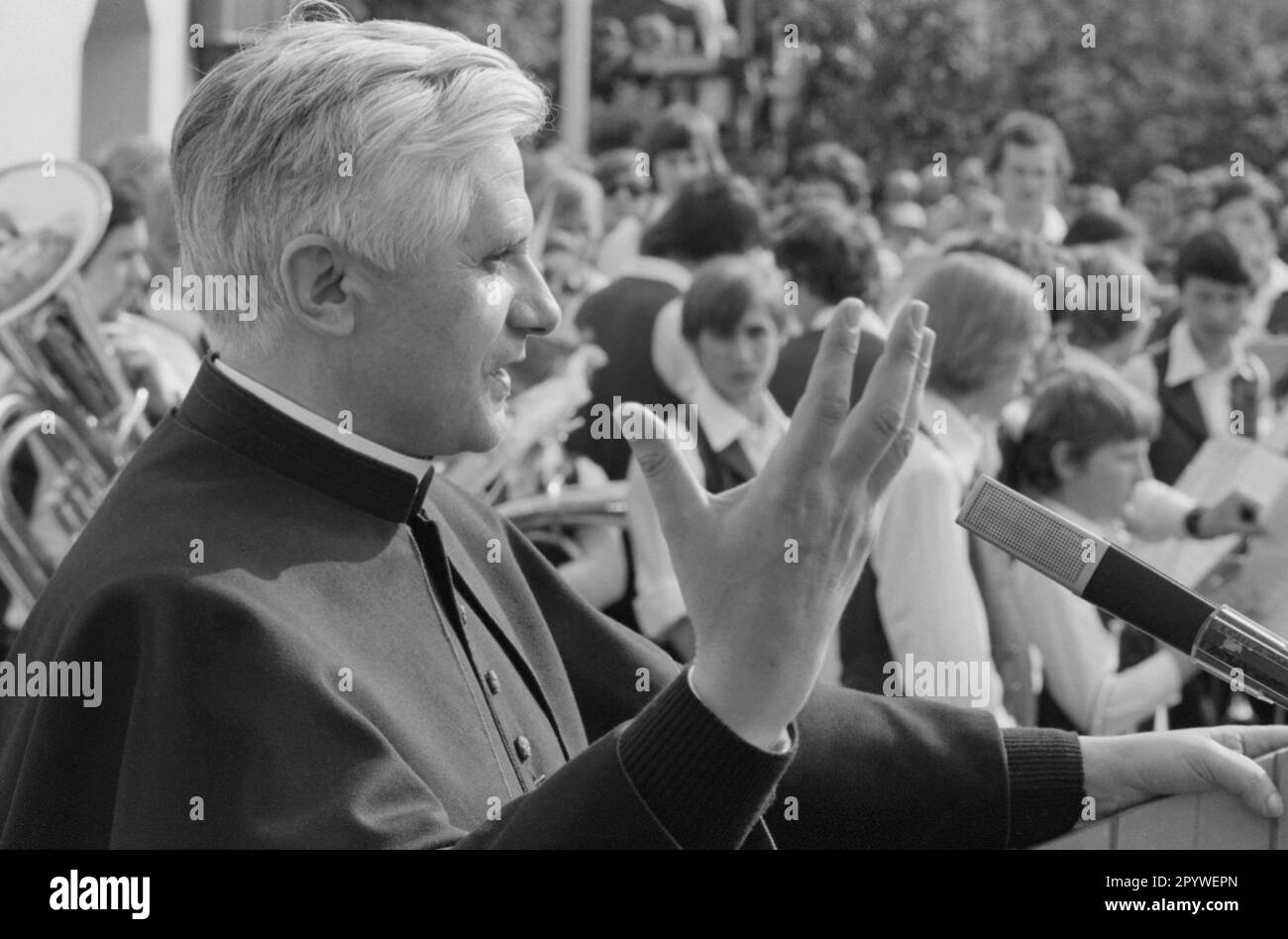 Joseph Ratzinger bei der Ankunft in München. [Maschinelle Übersetzung] Stockfoto