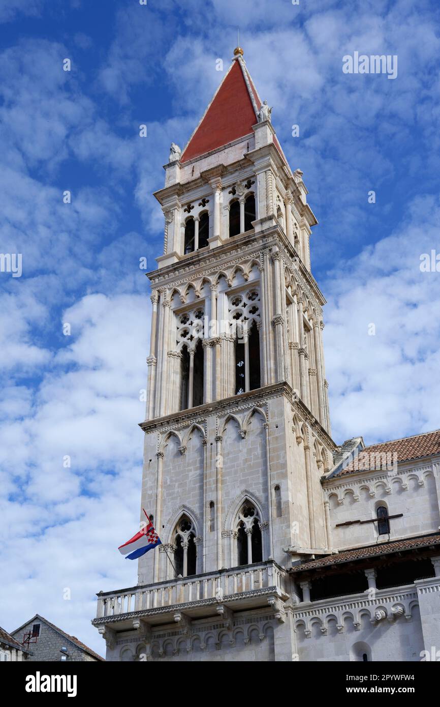 Turm, Sveti Lovre Kathedrale, Trg Ivana Pavla II, Trogir in Kroatien, Trogir, Splitsko-Dalmatinska, Kroatien Stockfoto