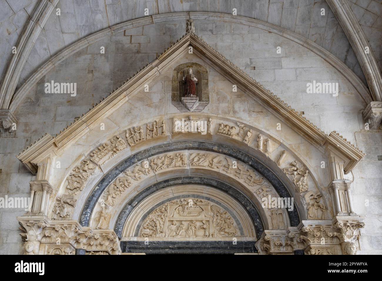 Portal, Sveti Lovre Kathedrale, Trg Ivana Pavla II, Trogir in Kroatien, Trogir, Splitsko-Dalmatinska, Kroatien Stockfoto