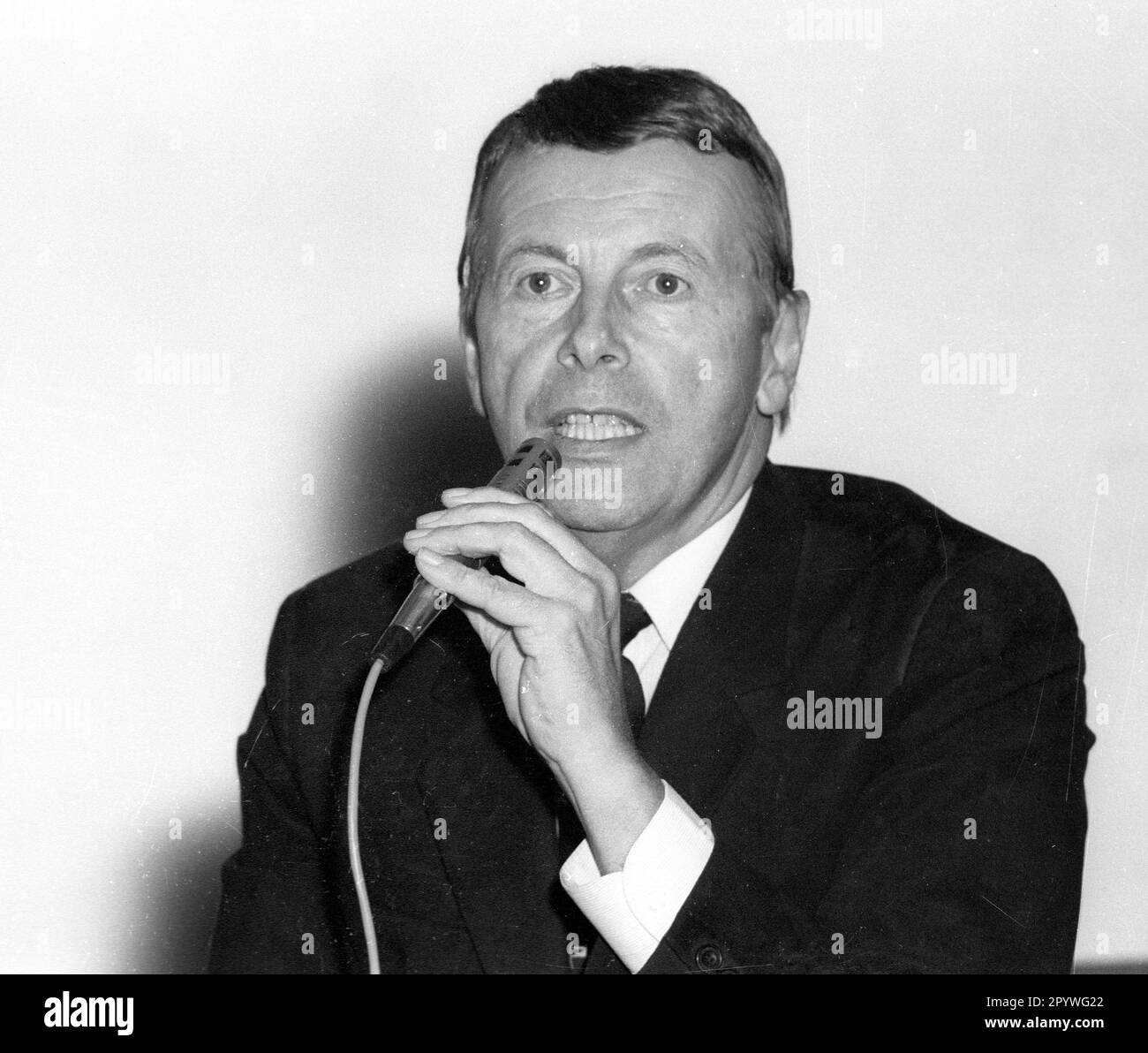 Professor Dr. med Wildor Hollmann an der Sportuniversität Köln hält einen Vortrag an der Universität 09.11.1984 [maschinelle Übersetzung] Stockfoto