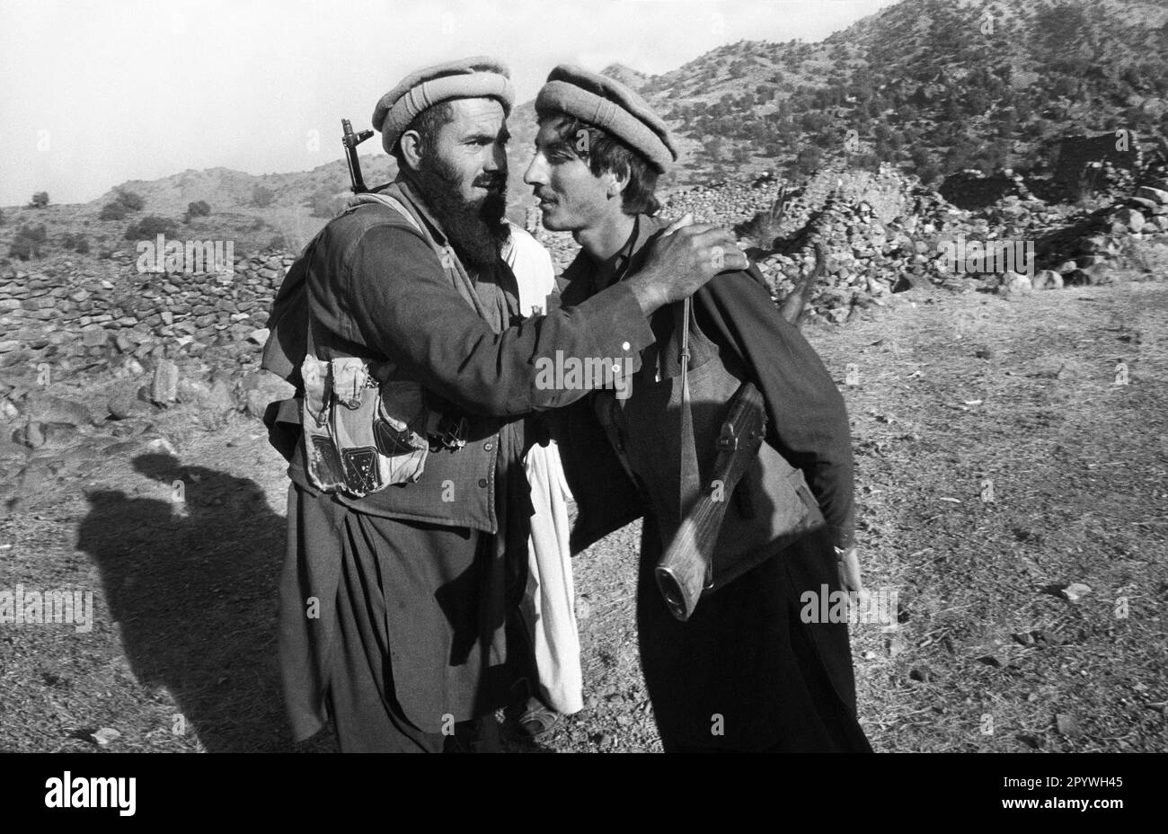 Afghanistan, Tani, 24.10.1990. Archiv-Nr.: 21-53-23 Foto: Ein Mudschaheddin-Kämpfer in den Bergen. [Maschinelle Übersetzung] Stockfoto
