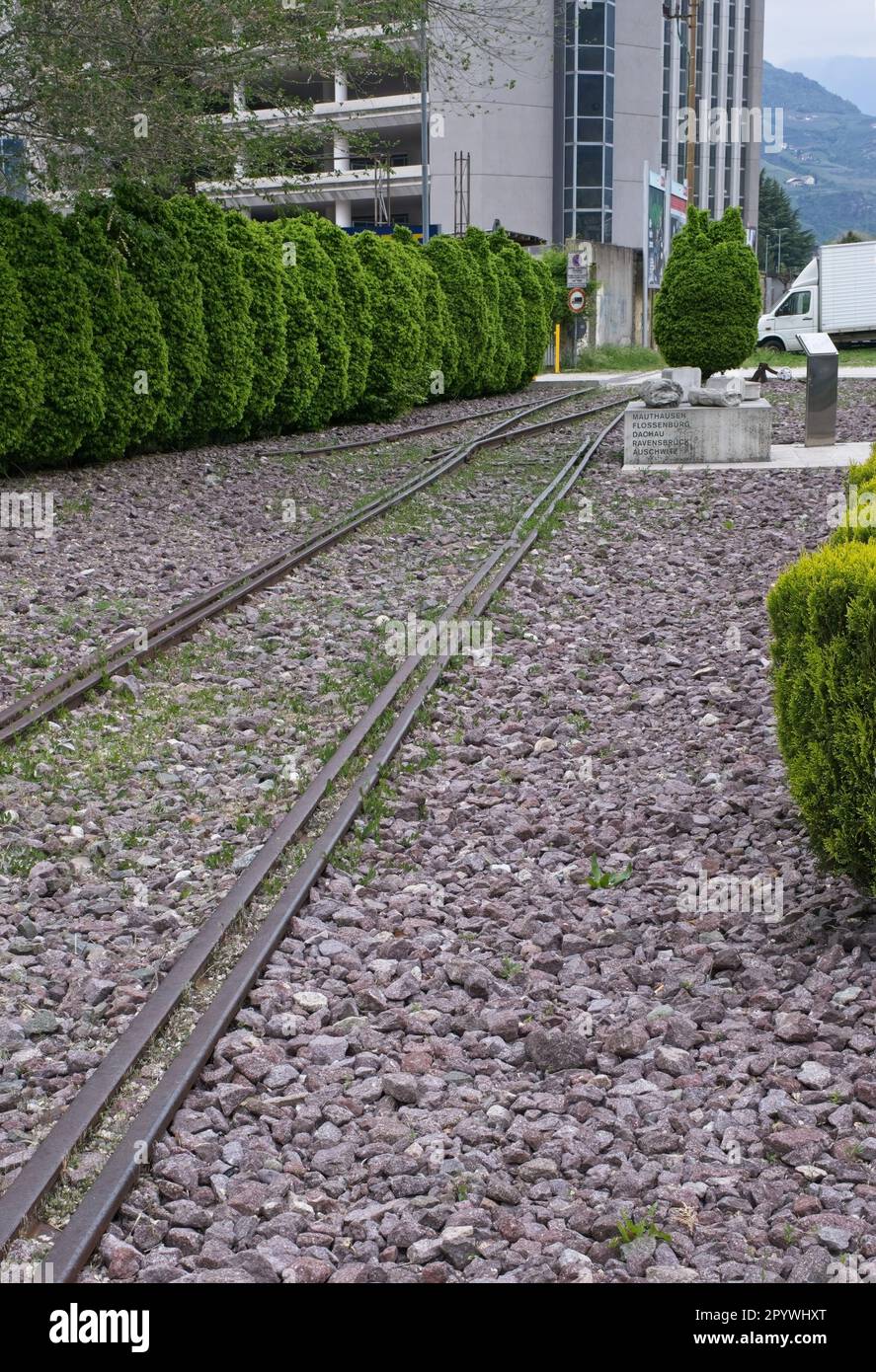 Bolzano, ItaIy - 28. April 2023: Diese Gedenkstätte gedenkt den Opfern des Transitlagers Bozen (Polizei und Durchgangslager Bozen), das betrieben wurde Stockfoto