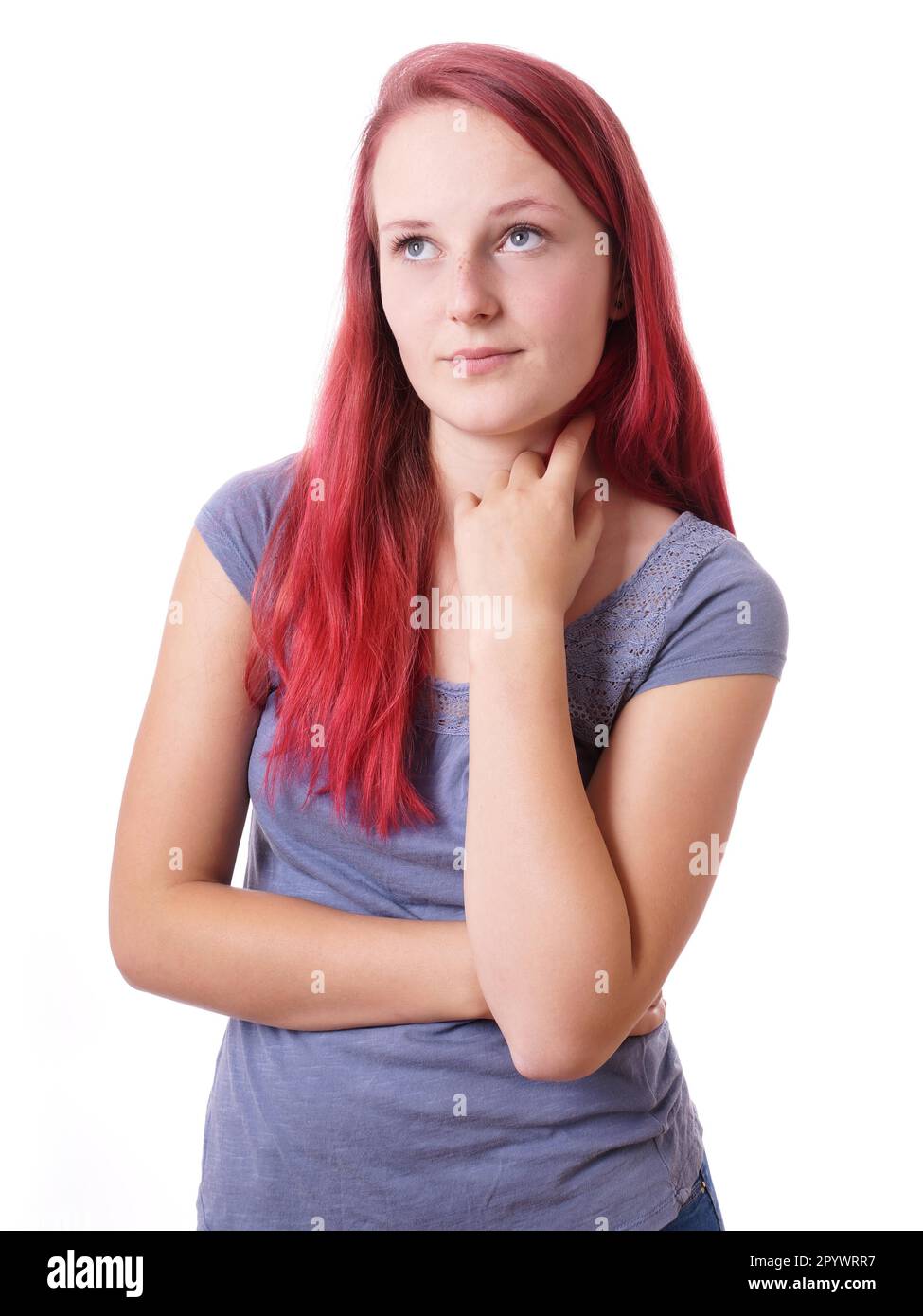 Eine desinteressierende junge Frau ist gelangweilt oder schmollt Stockfoto