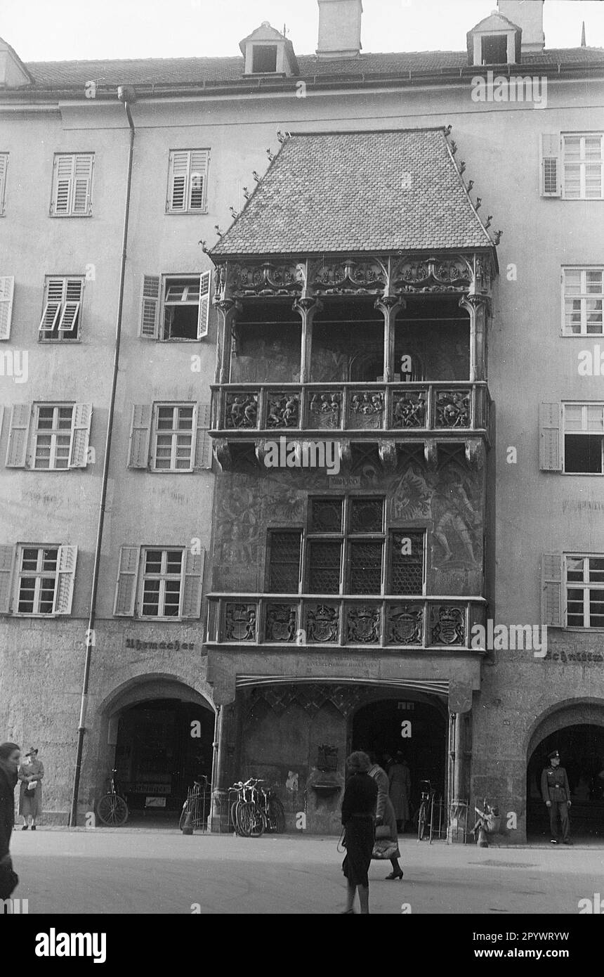 Das goldene dach in innsbruck Schwarzweiß-Stockfotos und -bilder - Alamy