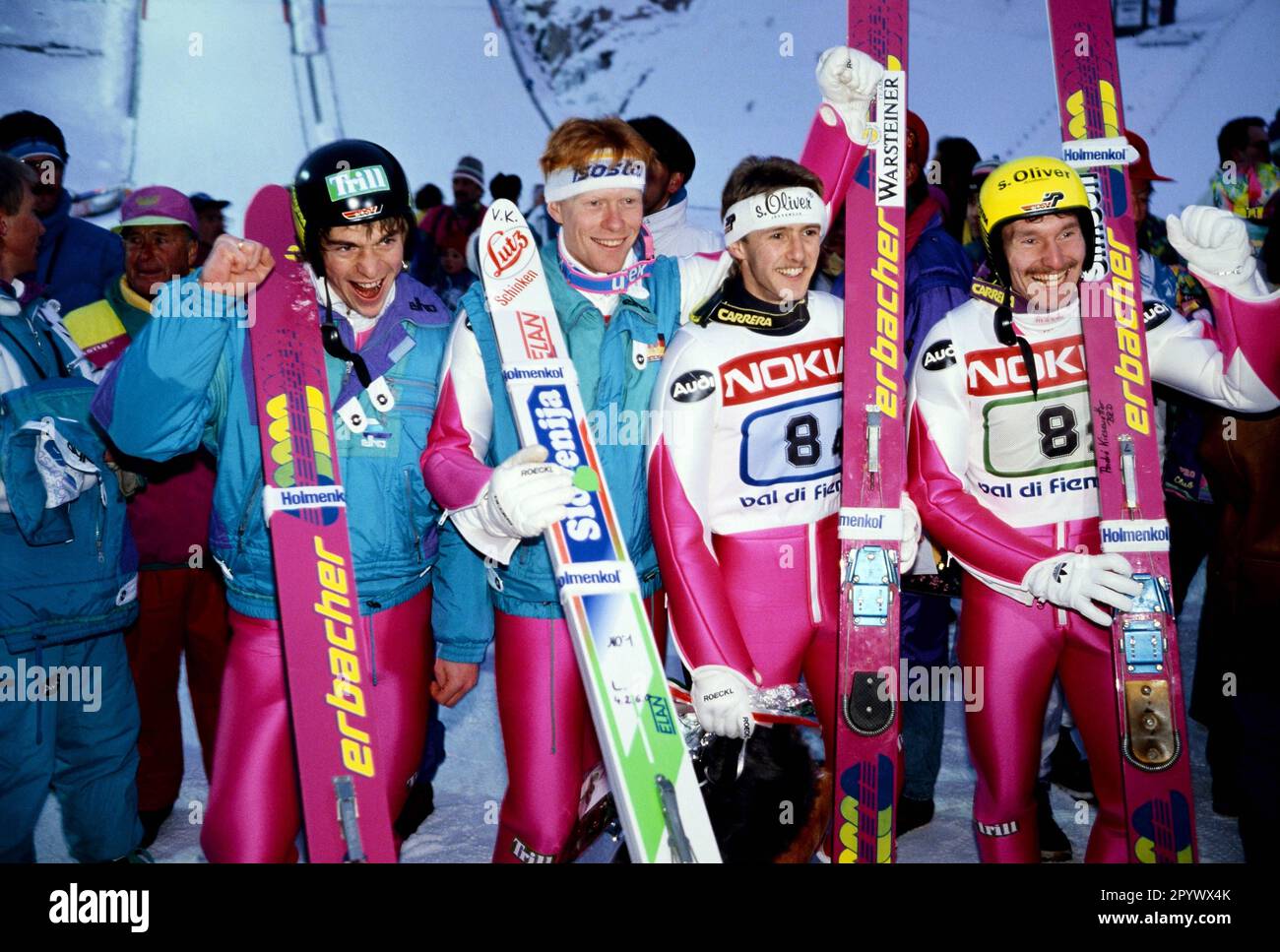 NORDIC WORLD SKI CHAMPIONSHIP 1991 IN VAL DIE FIEMME Heiko Hunger, Diether Thoma, Jens Weissflog und Andre Kiesewetter (von links, alle Bundesrepublik Deutschland) feiern den dritten Platz FOTO (C): WEREK Pressebildagentur XTagxderXgeschaetztX xxNOxMODELxRELEASExx [automatisierte Übersetzung]- ÖSTERREICH Stockfoto