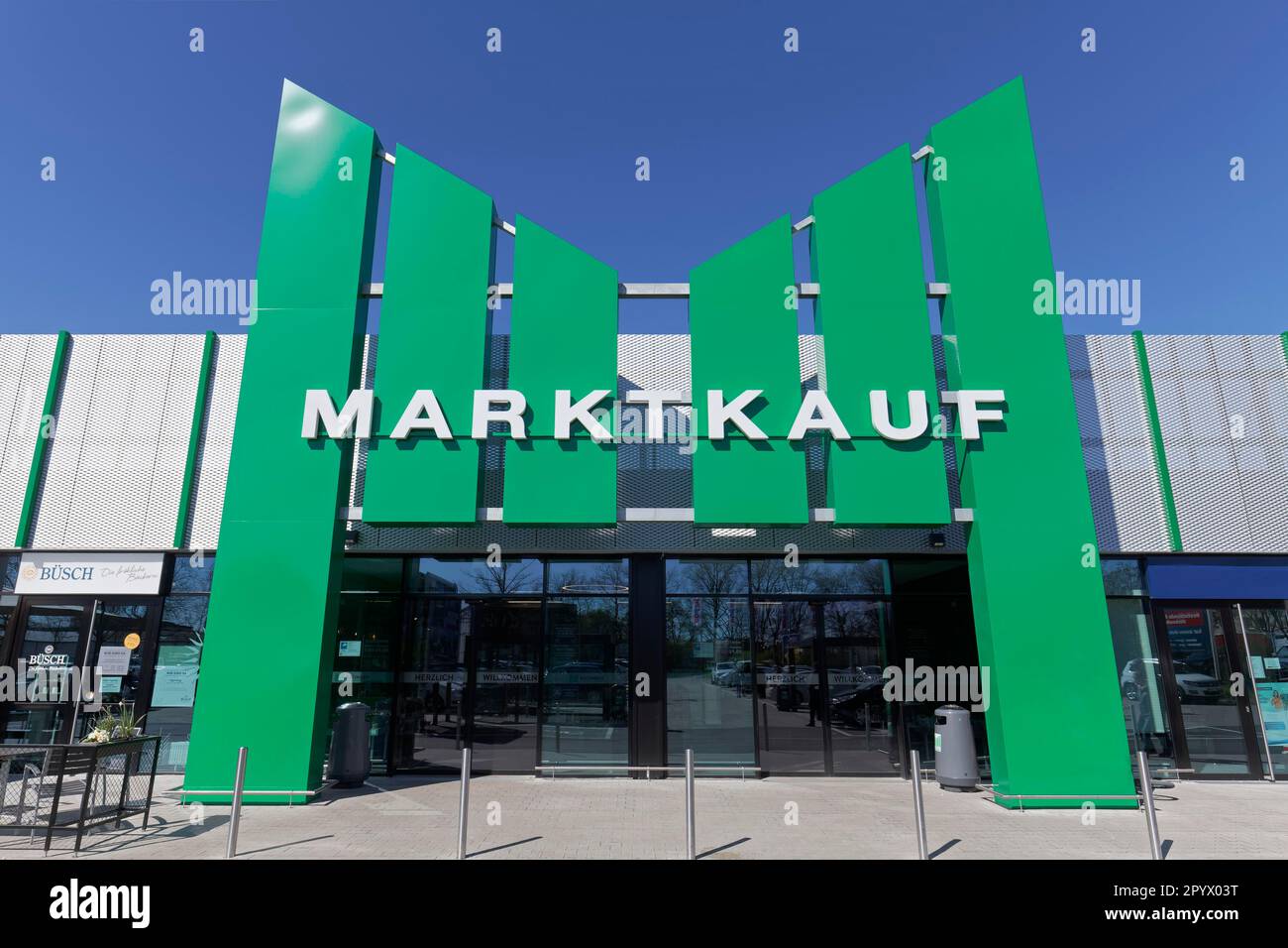 Marktkauf Ratingen, Portal mit Logo, Supermarkt, Unternehmen der Edeka-Gruppe, Nordrhein-Westfalen, Deutschland Stockfoto
