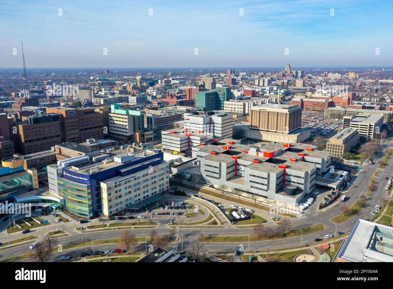 Detroit, Michigan, The Detroit Medical Center, eine Sammlung von Krankenhäusern, die von Tenet Healthcare betrieben werden. Es ist der größte Gesundheitsdienstleister in Stockfoto