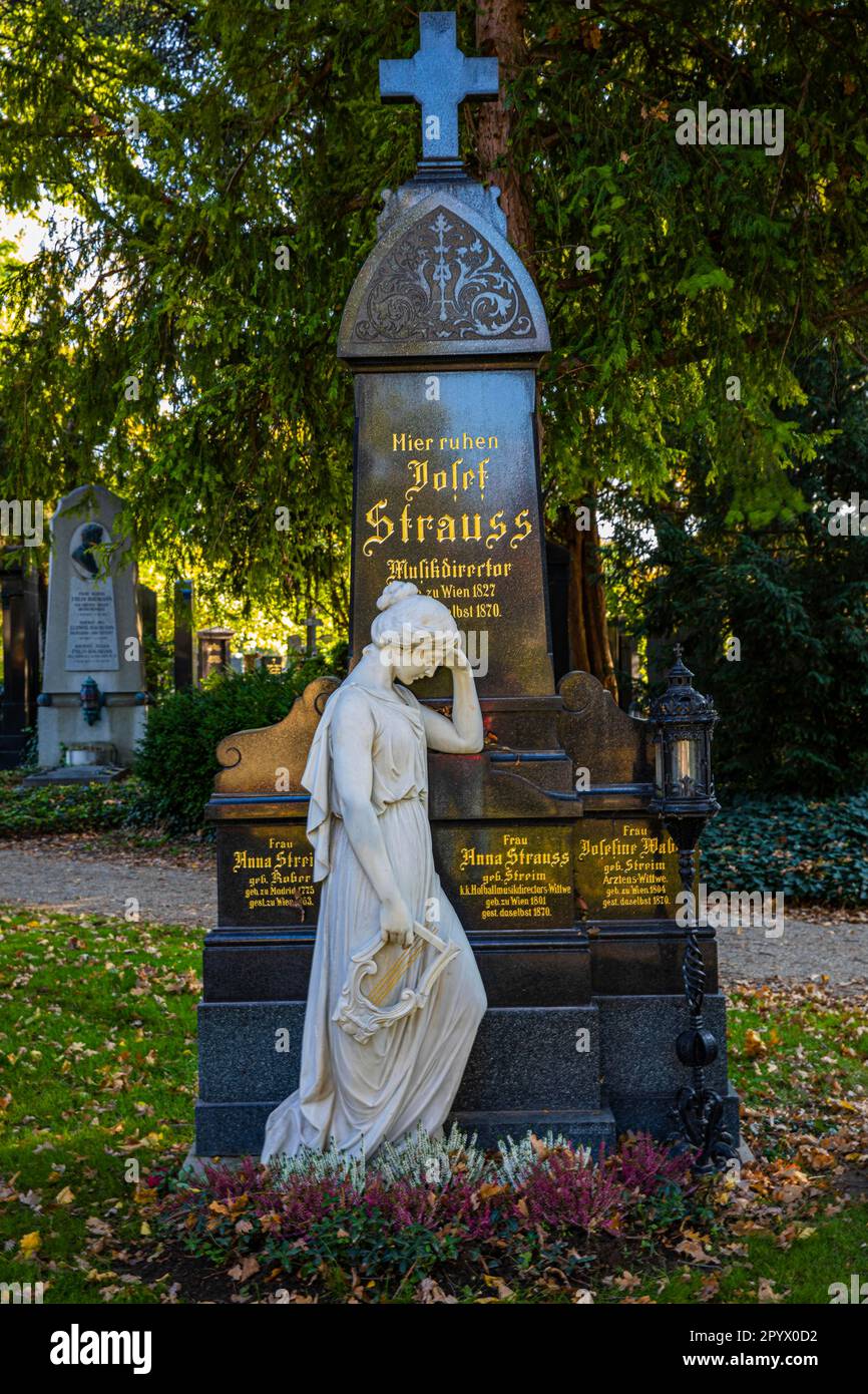 Ehrengräber der Familie des Komponisten Josef Strauss, Zentralfriedhof, Wien, Österreich Stockfoto