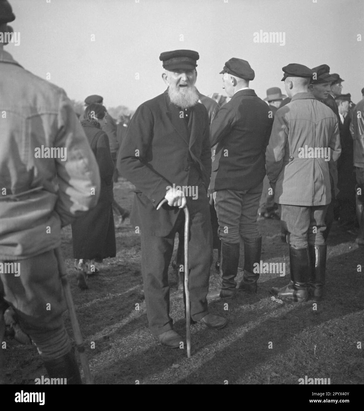 Marktbesucher in Zetel, Niedersachsen. Stockfoto