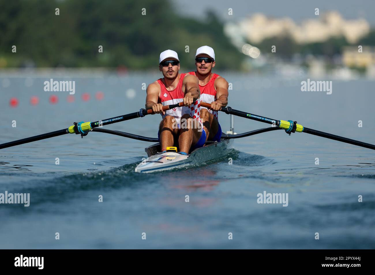 Zagreb, Kroatien. 05. Mai 2023. ZAGREB, KROATIEN - MAI 05: VPatrik Loncaric und Anton Loncaric aus Kroatien treten am 5. Mai 2023 in Zagreb, Kroatien, beim World Ruwing Cup 2023 Herrenpaar Heat 1 gegeneinander an. Foto: Igor Kralj/PIXSELL Kredit: Pixsell/Alamy Live News Stockfoto