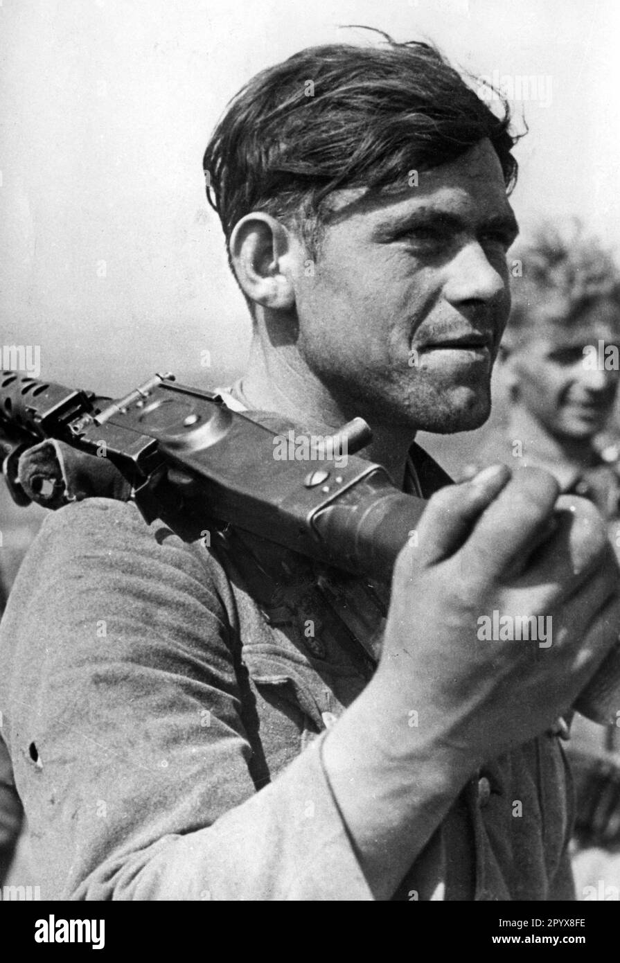 Maschinenschütze mit MG 34 Maschinengewehr nach dem Ende der Kämpfe in Jugoslawien. Foto: Wundshammer [automatisierte Übersetzung] Stockfoto