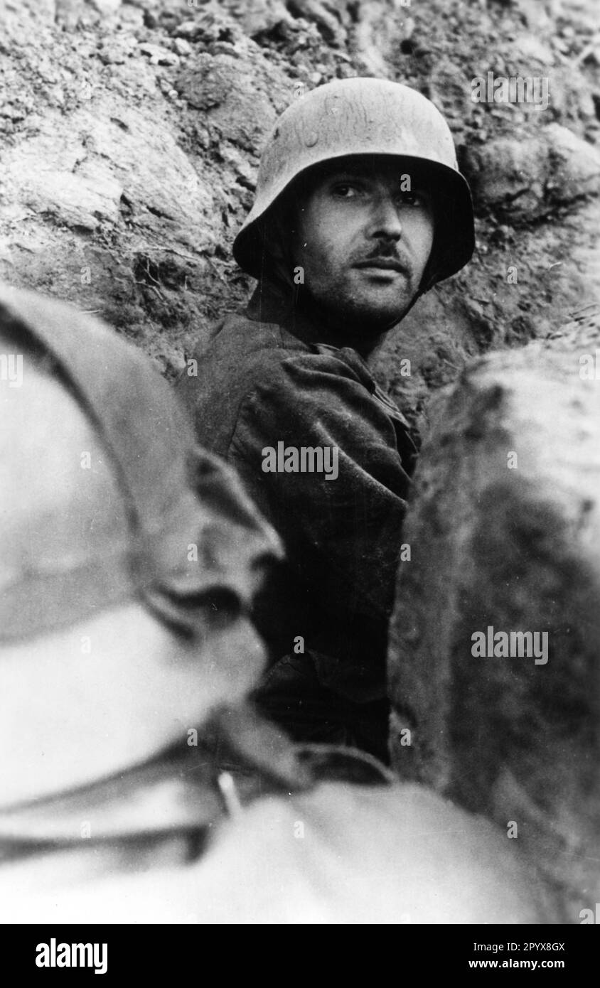 Deutsche Soldaten, die in der Nähe von Rschew im Zentralteil der Ostfront kämpften, bevor ein Schocktruppenunternehmen begann. Foto: Hermann. [Maschinelle Übersetzung] Stockfoto