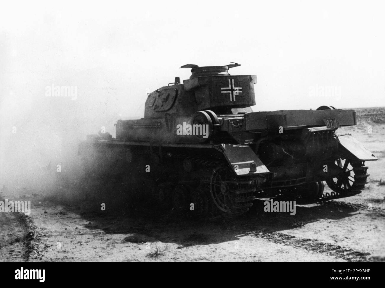 Deutscher Panzer IV des Afrika-Korps in der ägyptischen Wüste. Foto: Borchardt. [Maschinelle Übersetzung] Stockfoto