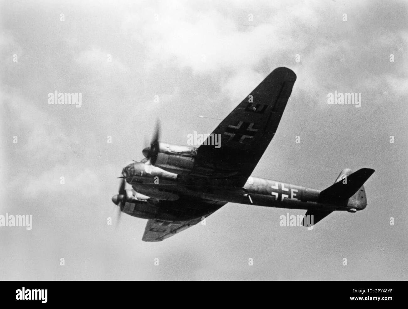 Ein deutsches Junkers Ju 88-Kampfflugzeug auf einer Mission über der Ostfront. Foto: Sperling. [Maschinelle Übersetzung] Stockfoto