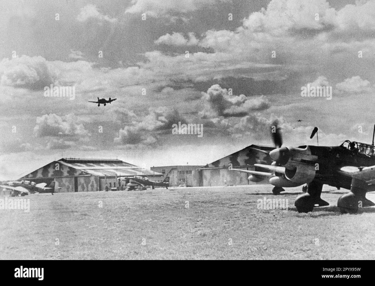 Deutsche Junkers Ju 87 auf dem Flugplatz von Larissa. Foto: Gonk. [Maschinelle Übersetzung] Stockfoto