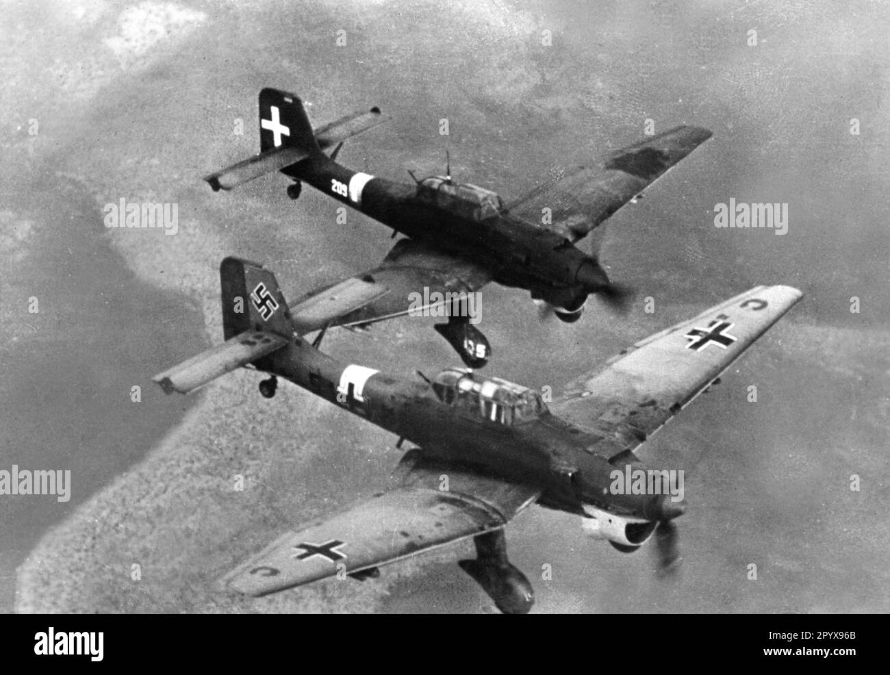 Junkers Ju 87 der deutschen und italienischen Luftwaffe während eines operativen Fluges gegen Malta. Foto. Krempel [maschinelle Übersetzung] Stockfoto