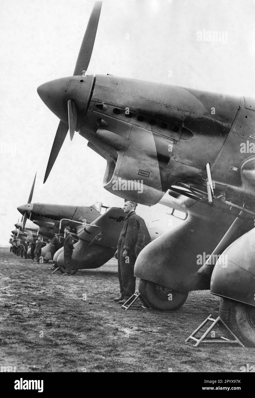 Deutsche Junkers Ju 87 auf einem Flugplatz. [Maschinelle Übersetzung] Stockfoto