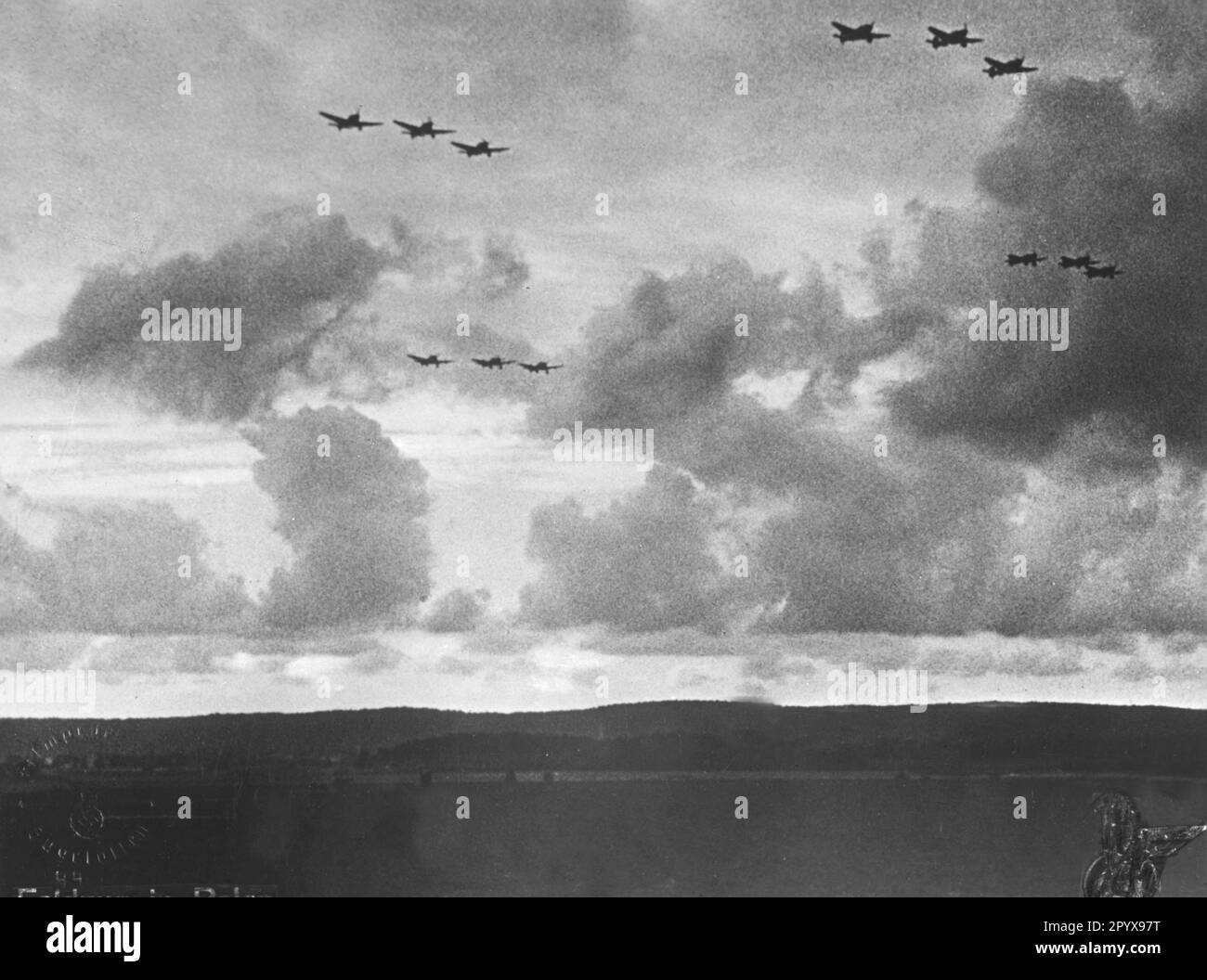 "Deutsches Kampfflugzeug Junkers Ju 87, Filmbild aus dem Propagandafilm "Feuertaufe"... [Maschinelle Übersetzung]' Stockfoto